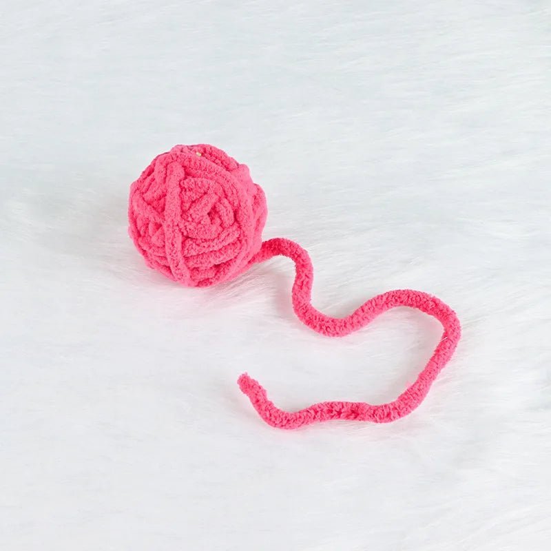 Balle sonore en laine rose fuchsia pour chat avec clochette intégrée, jouet interactif