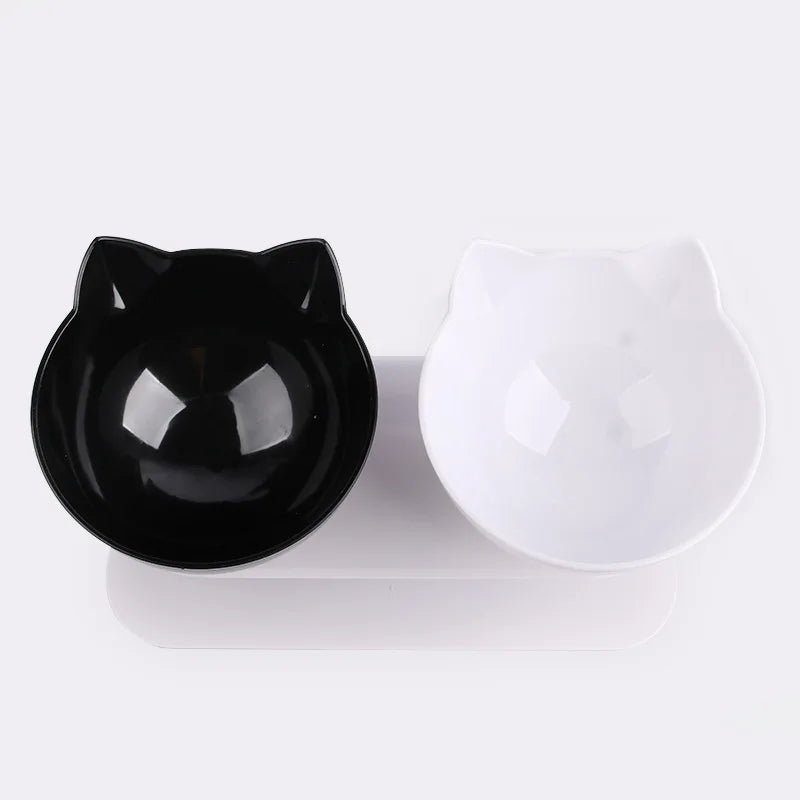 Gamelle double inclinée à 15° pour chat, idéale pour une digestion optimale et un confort postural.