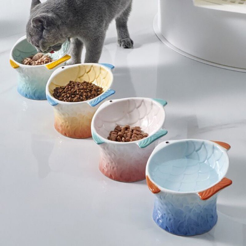 Gamelle inclinée en céramique pour chat, passe au lave-vaisselle, conçue pour améliorer la posture et le confort alimentaire.