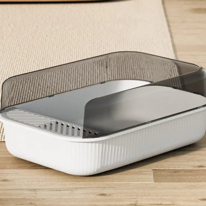 Grande litière pour chat semi-fermée blanc avec système anti-éclaboussures.