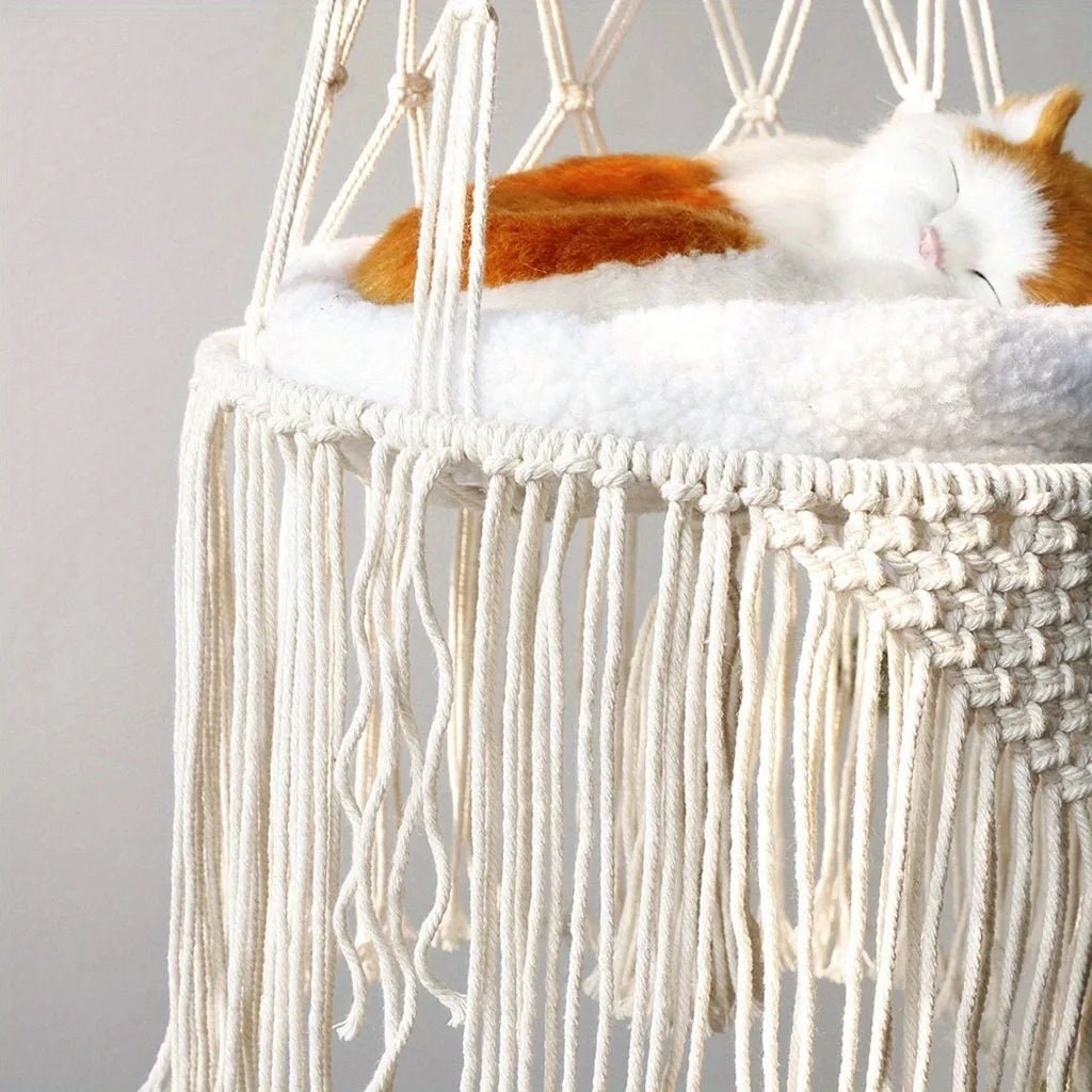 Hamac suspendu rond en coton tissé pour chat, idéal pour les siestes et la détente.