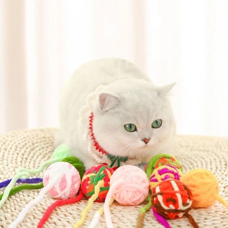 Jouet interactif pour chat avec pelote de laine et son de clochette