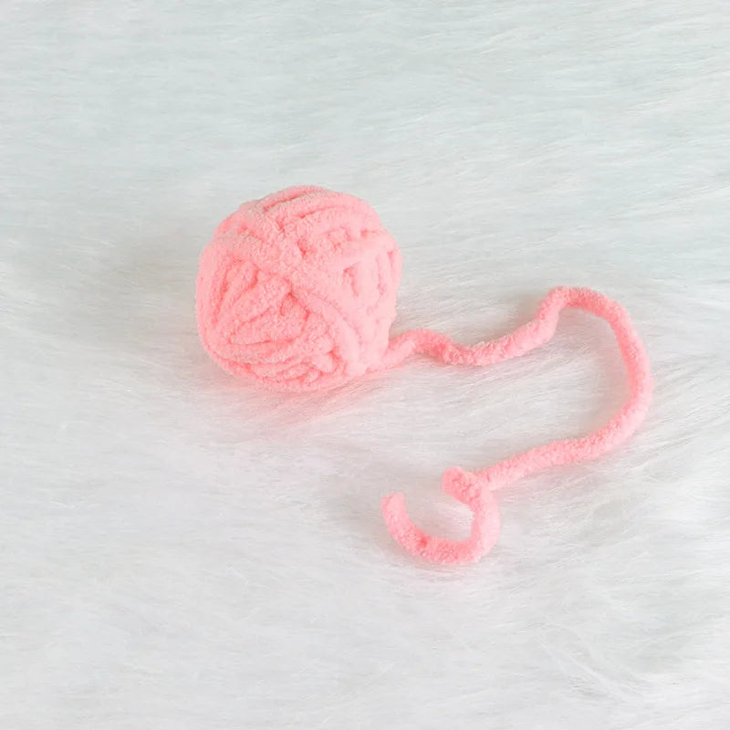 Pelote de laine rose douce avec grelot, jouet sensoriel pour chaton ou chat adulte