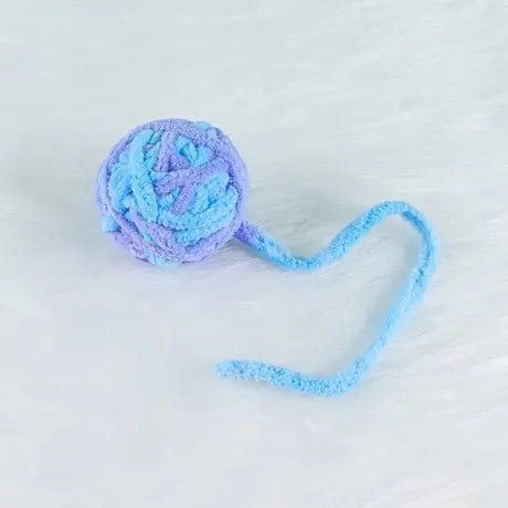 Balle chat bleu pastel en laine - jouet silencieux pour appartement et chats sensibles

