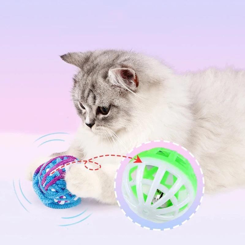 Accessoire ludique pour chaton : balle en laine avec grelot