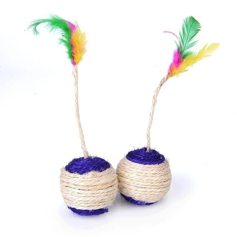Balle à gratter interactive en sisal avec plume pour chat