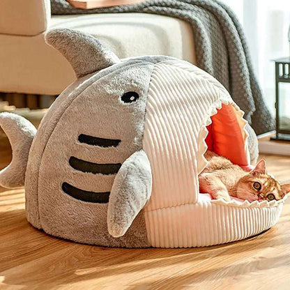 Lit pour chat en forme de requin : Un cocon de douceur pour votre félin.