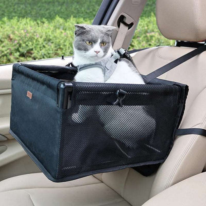 Chat confortablement et en toute sécurité dans son siège auto pliable pour le transport en voiture.